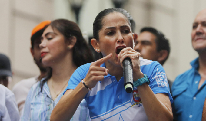González dice que Noboa se inventó atentados para tapar el fraude