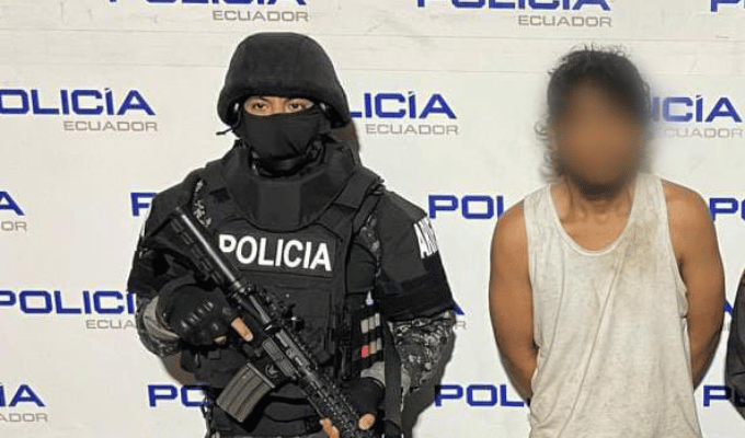 ¡Cayó en Machala con droga y una subametralladora!