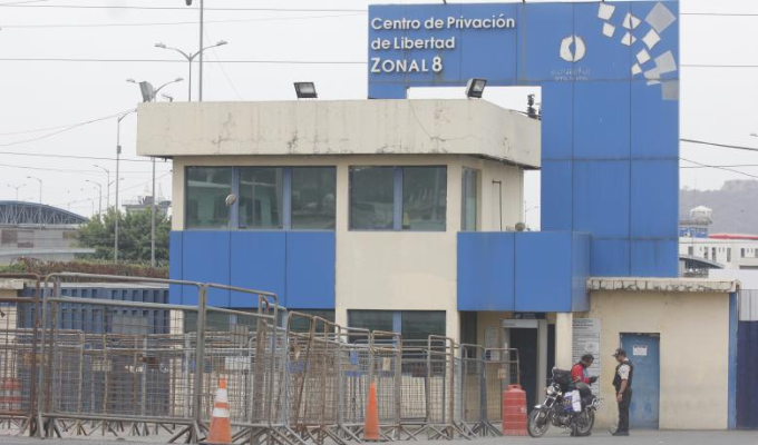 ¡Se voló… pero lo pescaron! Preso escapó de la cárcel Regional Guayas