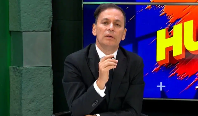 Roberto Bonafont se levantó en plena transmisión y terminó internado