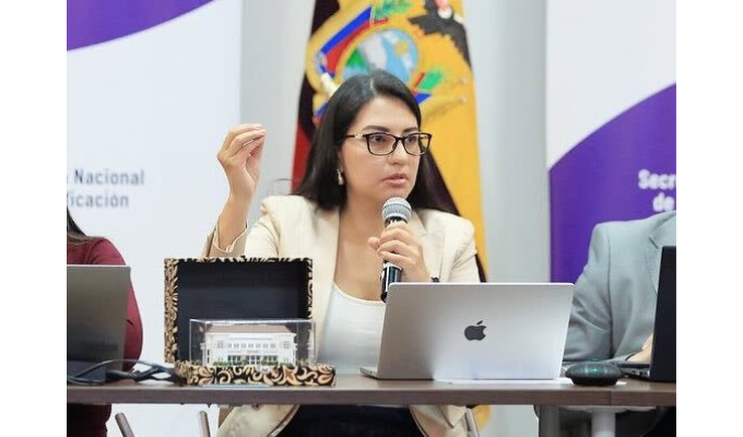 Ministra viaja a Washington para asegurar nuevo desembolso