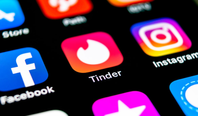 Cita Fúnebre en Tinder ¿Amor o Pésame?