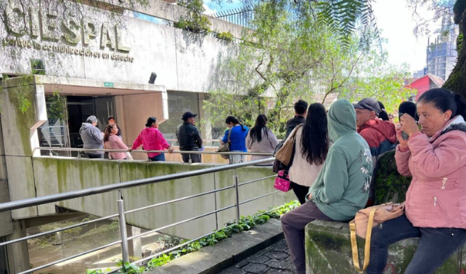 ¡Más de 160 mil personas van por su beca de inglés!