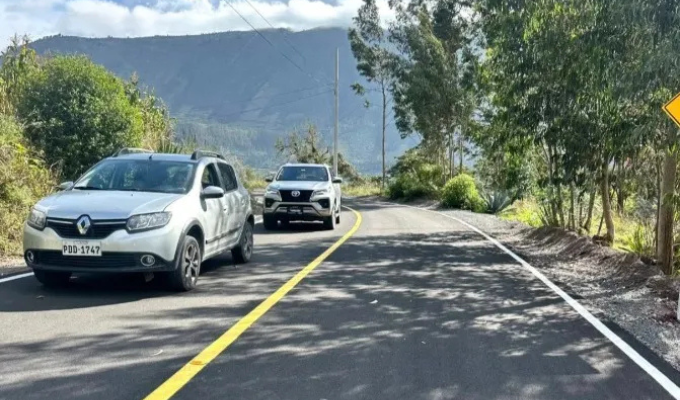 ¡Nueva vía en Penipe! Inauguran micropavimentación en El Guzo