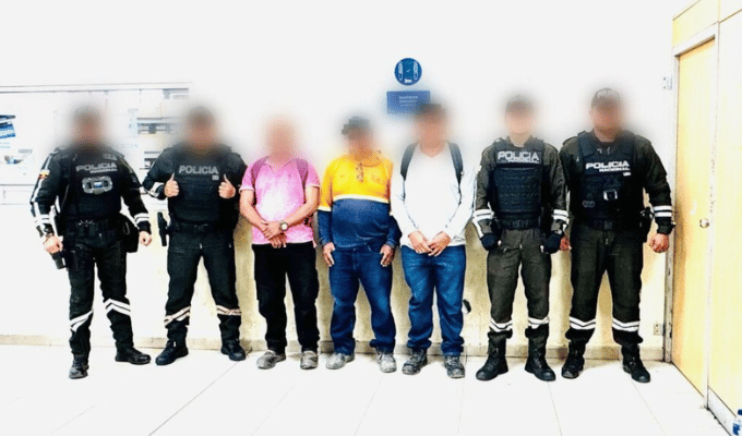 ¡Minería ilegal en Guayaquil! Tres detenidos y maquinaria incautada