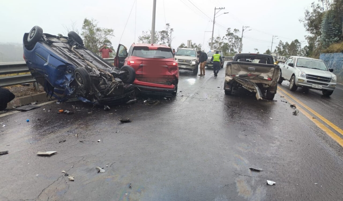 Choque en cadena en Samanga causa emergencia vial en Ambato