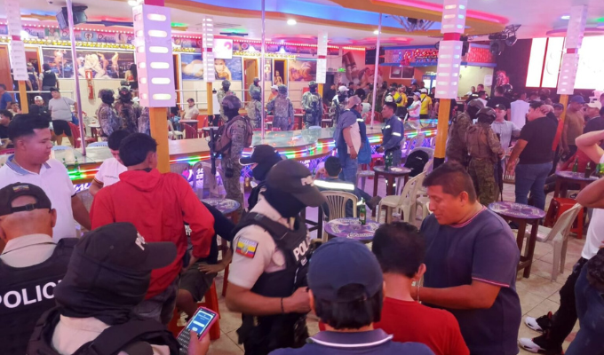 ¡Redada nocturna en Guayaquil! Cierran bares en Nueva Prosperina