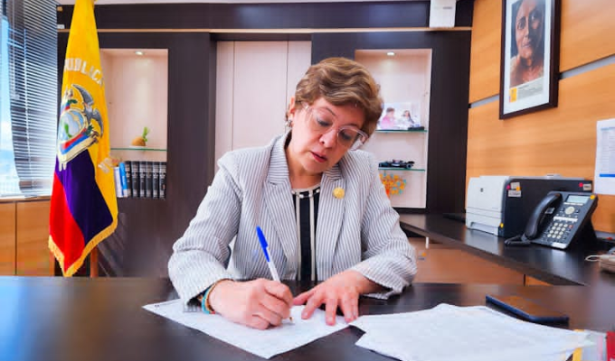 Ministra Ivonne Núñez se salva del juicio político con votos de ADN