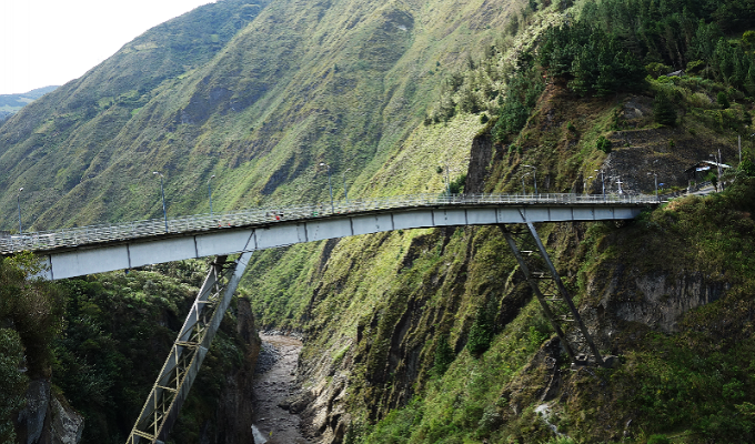 Pareja cae al río Pastaza desde el puente San Francisco, en Baños