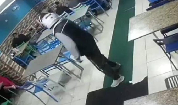 ¡Susto en restaurante de Quito: policías evitan robo armado!