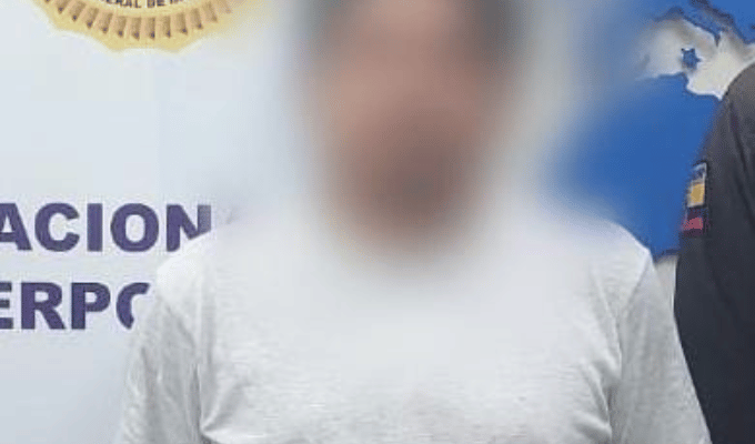¡Lo deportaron con orden de captura!
