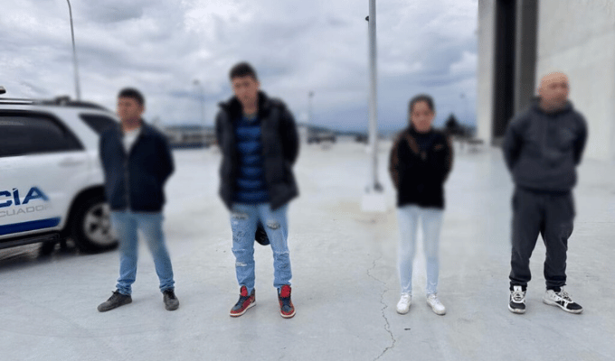 ¡Balacera y persecución en Nayón! Caen cuatro con armas y droga