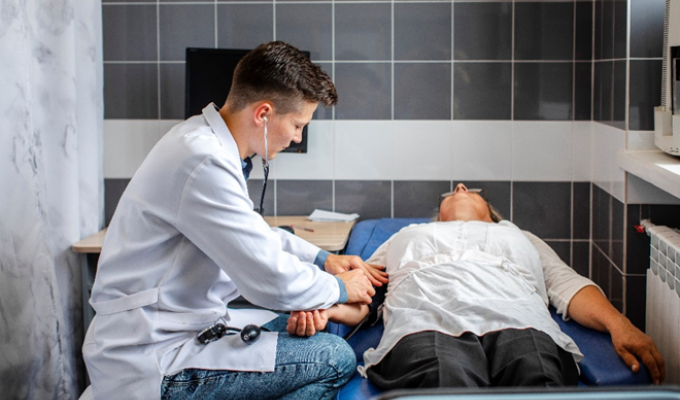 Alerta Salud en Ecuador: Deficit de Camas Hospitalarias y Médicos