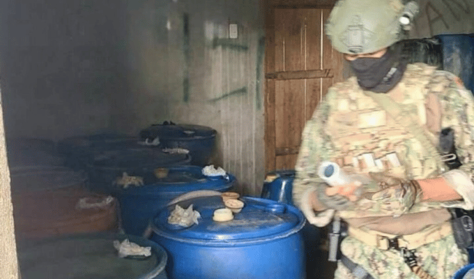 ¡Cae bodega clandestina de combustible en Esmeraldas!