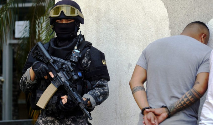 ¡Se fugó vestido de militar! Alias 'Fede' desapareció de la cárcel