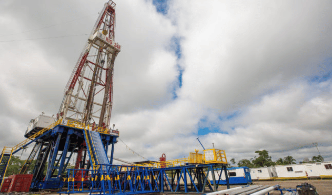 ¡Sueldo de lujo y sin rango! Petroecuador bota a 70 empleados