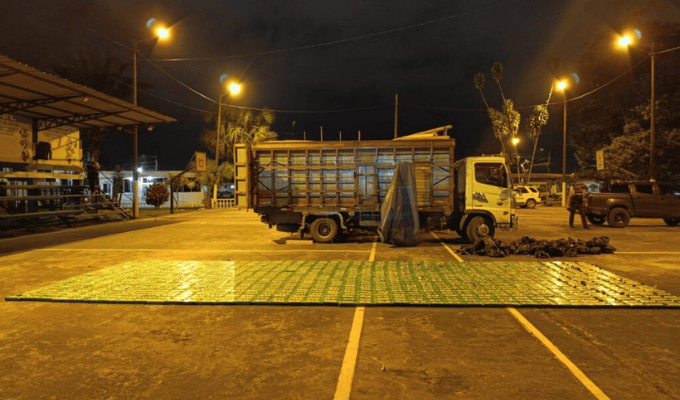 ¡Camión con madera llevaba una tonelada de cocaína!