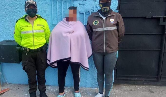Interna hallada con celular prohibido en cárcel de Ambato
