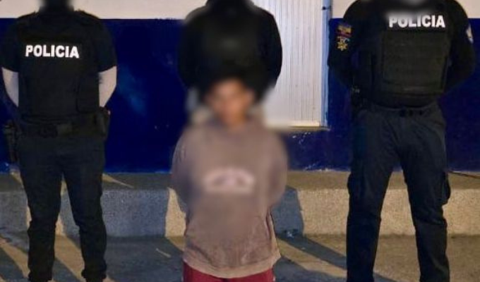 Policía atrapó a joven con pistola y municiones en Santa Elena