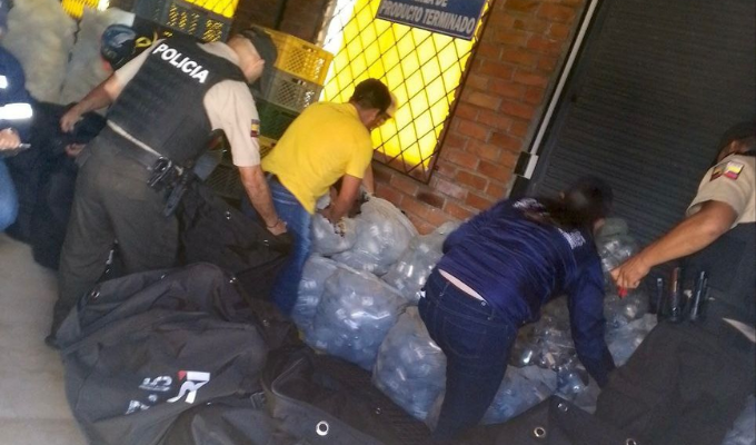 SRI SE LANZA CON TODO Y ATRAPA A COMERCIANTES ILEGALES