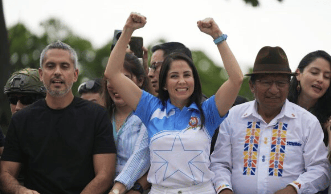 Luisa González evita hablar sobre fraude y critica elecciones de 2023