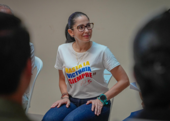 Luisa González se pone la camiseta de Correa y desata comentarios