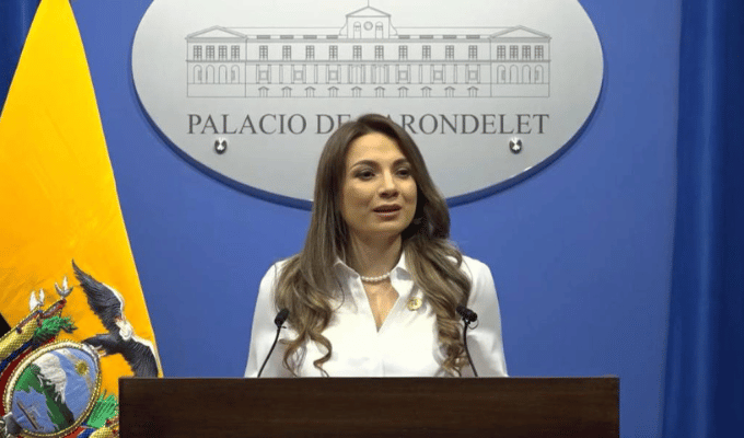 Canje de deuda y trabajo legal para migrantes ecuatorianos