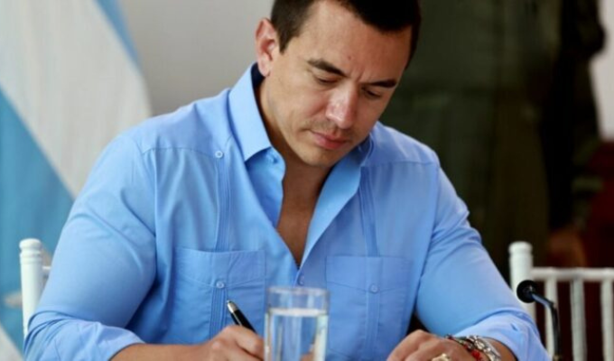 Noboa prepara entre seis y ocho preguntas para nueva consulta