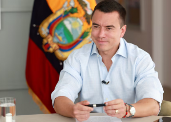 Noboa firmó el reglamento para la Ley de Solidaridad Nacional
