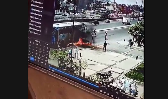 Desgarradora Escena: Ataque Incendiario a Bus en Vía Perimetral