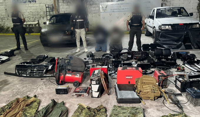 ¡Desmantelan centro de autopartes robadas en Quito!