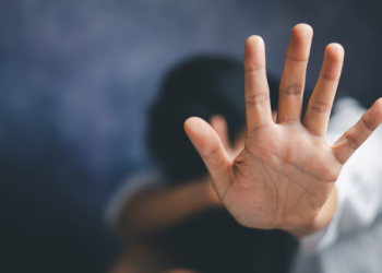 Agente de la DINASED detenido en Guano por presunto delito sexual