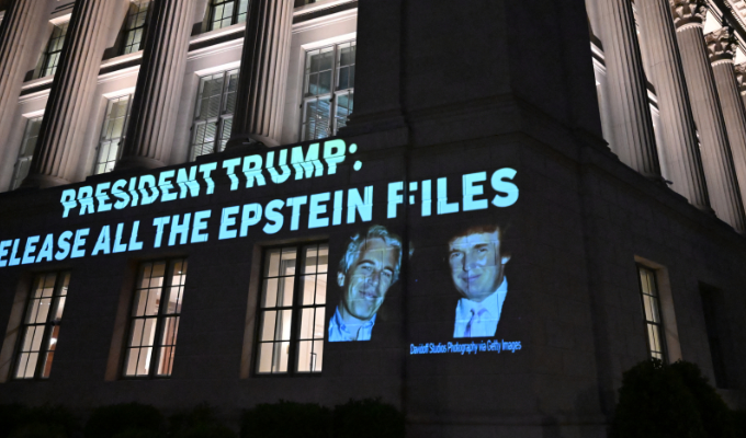 Trump aparece varias veces en los archivos de Epstein, revela TWSJ