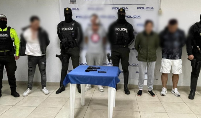 ¡Banda cayó en plena pelea callejera en Quito!