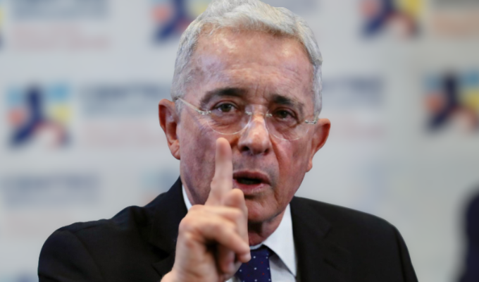 Álvaro Uribe, expresidente de Colombia, declarado culpable de soborno