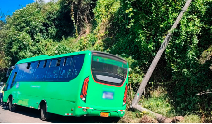 Asalto en bus del sur de Quito terminó en choque violento