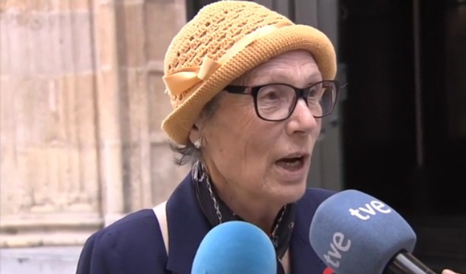 Vecino farsante: se hace pasar por Dios y roba 290,000€ a una anciana.