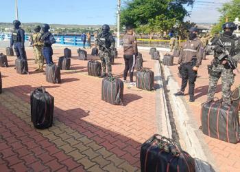 ¡Cocaína flotando en altamar! Mega incautación frente a Galápagos