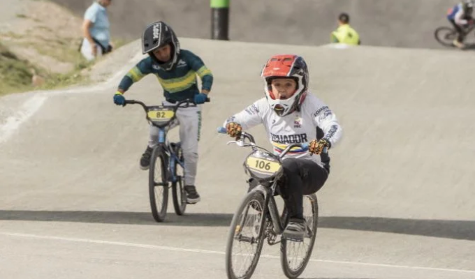Orgullo ambateño: Tomás Tapia campeón mundial BMX 2025