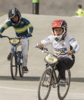 Orgullo ambateño: Tomás Tapia campeón mundial BMX 2025
