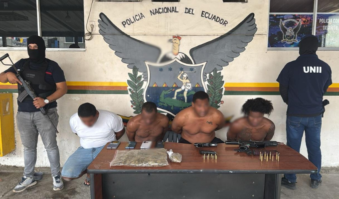 Capturan a cuatro con fusiles, droga y celulares en Playas
