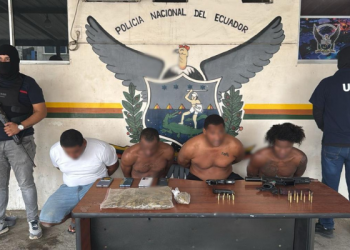 Capturan a cuatro con fusiles, droga y celulares en Playas