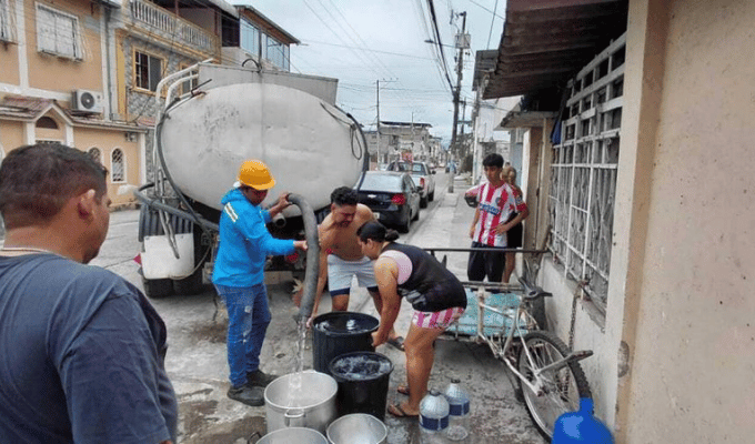 ¡Sin una gota! Ocho barrios del norte de Guayaquil amanecieron secos