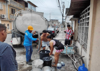¡Sin una gota! Ocho barrios del norte de Guayaquil amanecieron secos