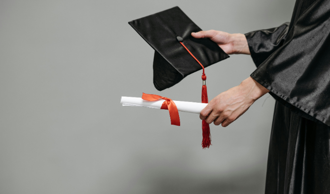 Profesionales sobrecalificados: sin trabajo, migran y se arrepienten