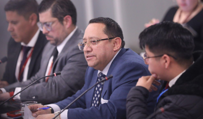 Contralor revela fallas millonarias en contratos eléctricos