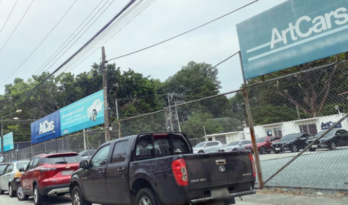 Ataque armó caos, Mayor de Policía herido gravemente