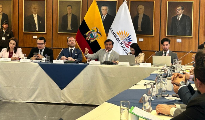 Ministro de Salud atribuyó decesos a brote de KPC en hospital de GYE