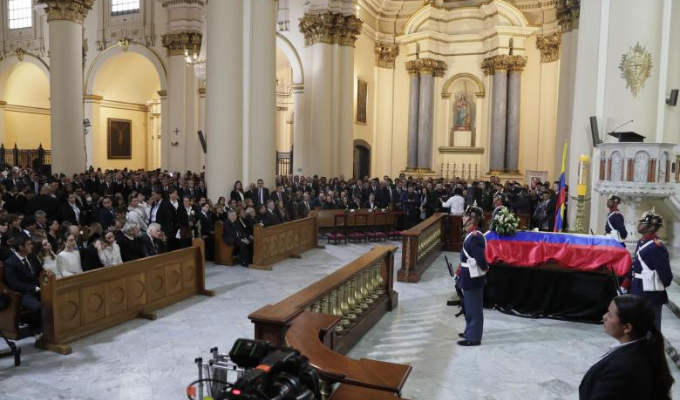 Petro acató el deseo familiar y no acudió al sepelio