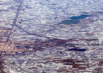 Almería bajo techo blanco: invernaderos visibles desde el espacio